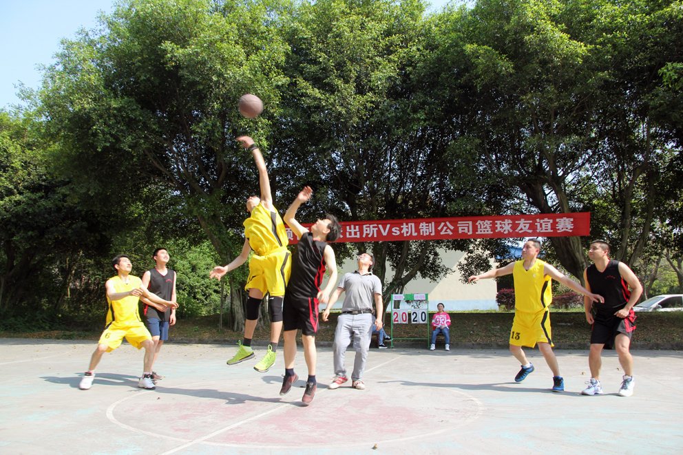 机制公司与广顺街道派出所开展篮球友谊赛